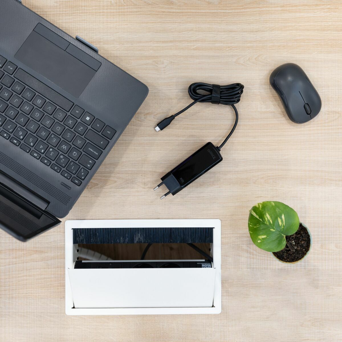 V2H2B789835EE15755F383BB761D1E6CC4BR7763756P5